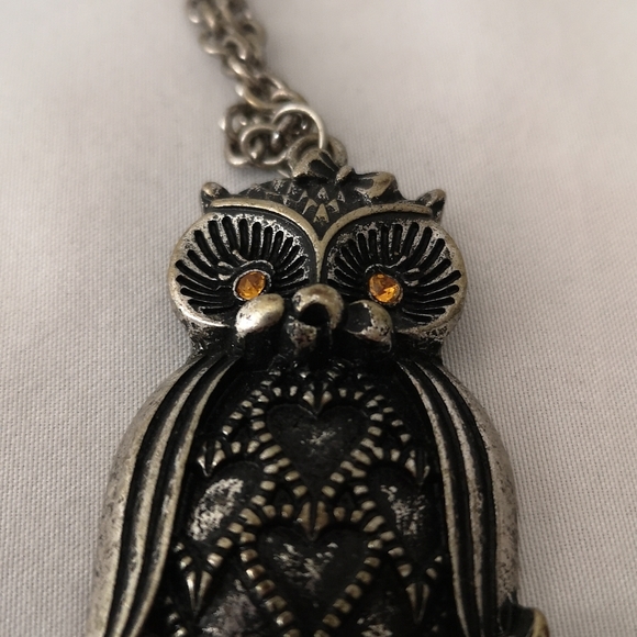 Silver-tone Owl Necklace w/ Amber Glass Eyes & Heart Details. Chain 13" Owl 2.5" - Picture 5 of 5